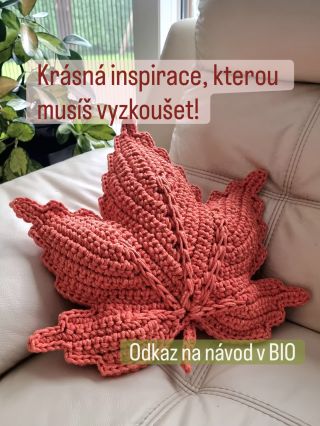Háčkovaný polštář ve tvaru listu 🍃 Díky za krásnou inspiraci Dominice Návod od @wonder.netting – celý návod najdeš na...