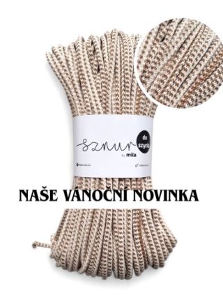 Tahle šňůra je láska na první dotek. Béžová se zlatou nitkou – ideální na prostírání, košíčky i dárkové detaily. 👉 Skladem...